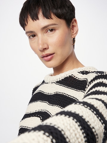 InWear Svetr 'Osa' – černá