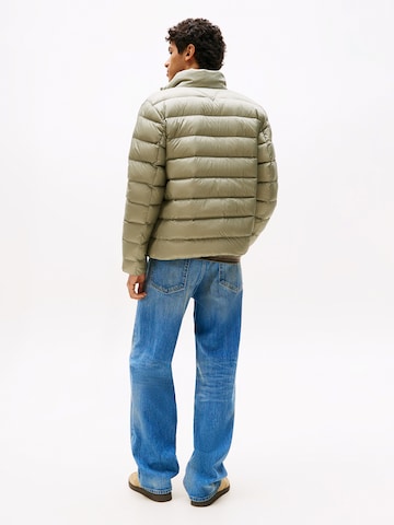 Tommy Jeans Зимняя куртка в Зеленый