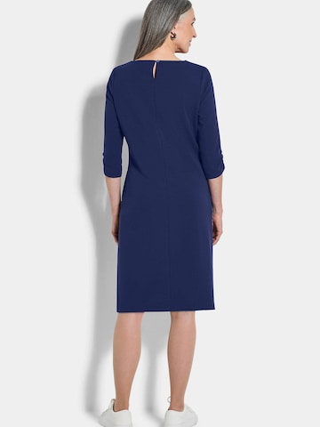 Goldner Etuikleid in Blau