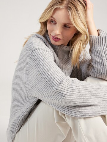 GAP Pullover in Grau