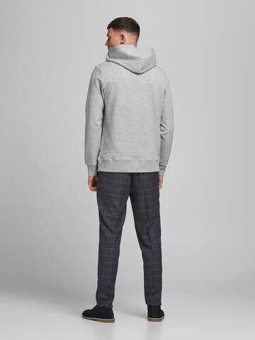 JACK & JONES Sweatshirt i grå