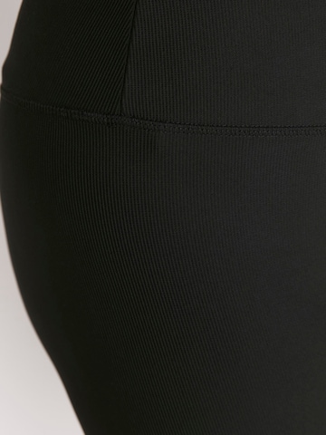 Trendyol Curve Skinny Leggings i svart