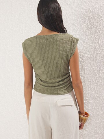 Trendyol Shirt in Groen