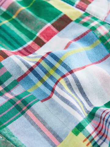 Next Regular Shorts in Grün