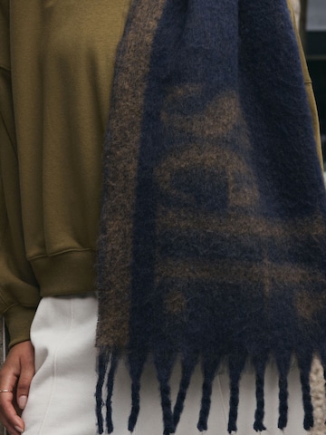 self. Oversized scarf in Blue