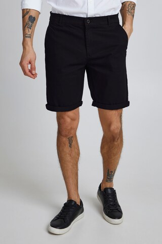 !Solid Regular Chino 'Rockcliffe' in Zwart: voorkant