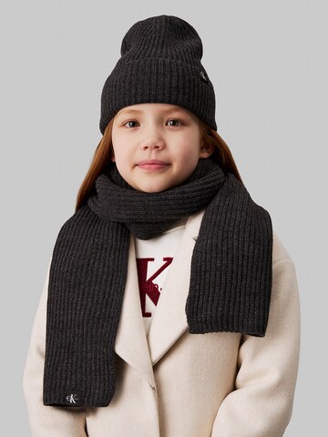 Calvin Klein Jeans Beanie in Black: front