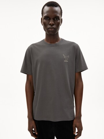 ARMEDANGELS - Camiseta 'Aadoni Nestling' en gris: frente