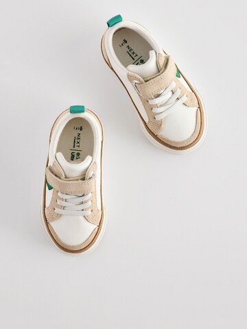 Baskets Next en blanc