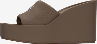 Šlepetės iš Calvin Klein, spalva – purvo spalva / balta, Prekių apžvalga