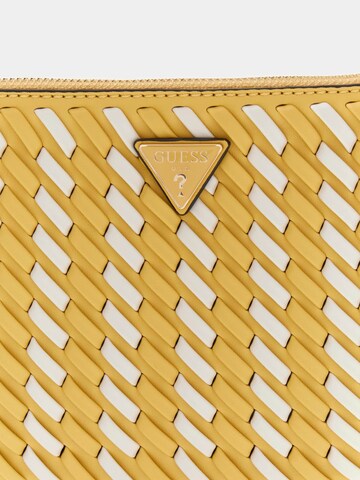 GUESS Schultertasche in Gelb
