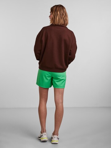 PIECES Sweatshirt 'Chilli' in Brown