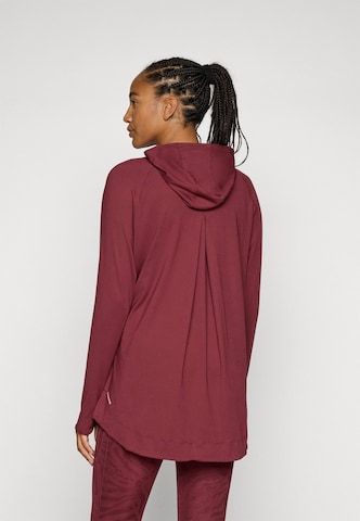 PUMA - Sweatshirt de desporto em vermelho