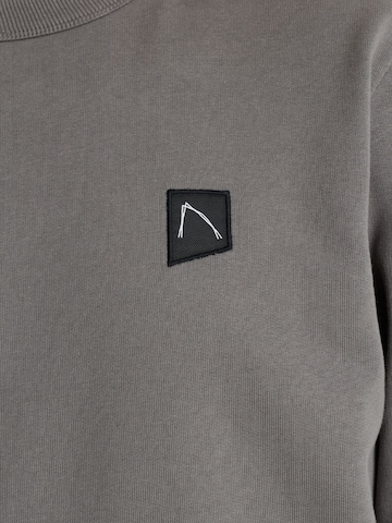 Sweat-shirt 'Toby' CHASIN' en gris