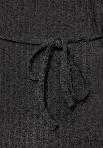 LASCANA Úpletové šaty – černá