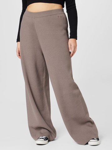 Wide Leg Pantalon Calvin Klein Curve en marron : devant