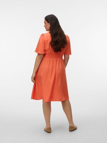 Vero Moda Curve - Vestido camisero 'VMCMelaney' en naranja