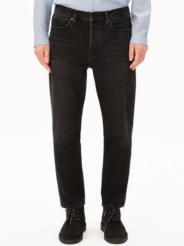 ARMEDANGELS Tapered Jeans 'Maakxy' in Black: front
