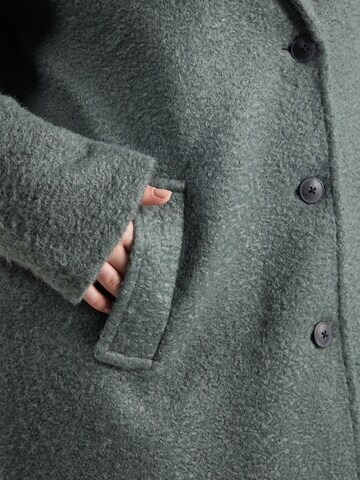 Cappotto di mezza stagione 'VMCELITEANNI' di Vero Moda Curve in verde