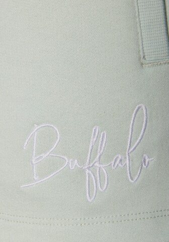 regular Shorty di BUFFALO in verde