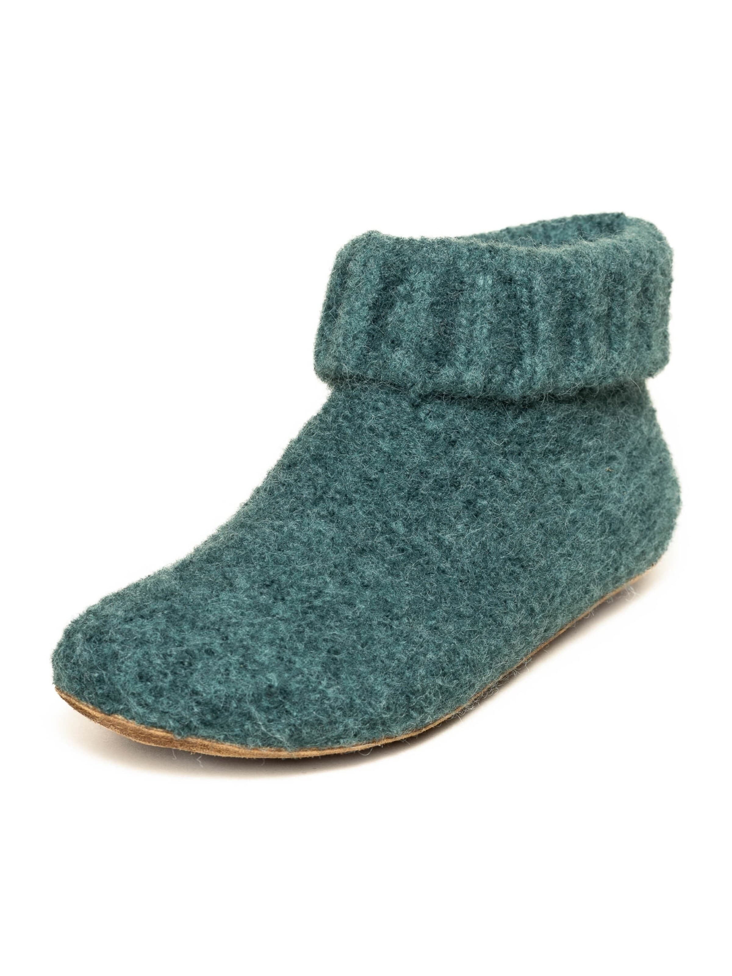 Gottstein Slippers 'Hüttenschuhe Knit Boot' in Green: front