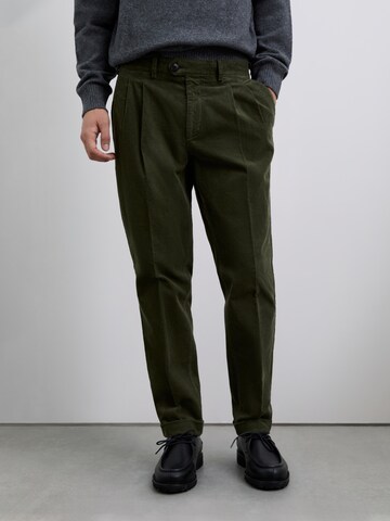 Scalpers Tapered Pleated Pants 'Velaz' in Green