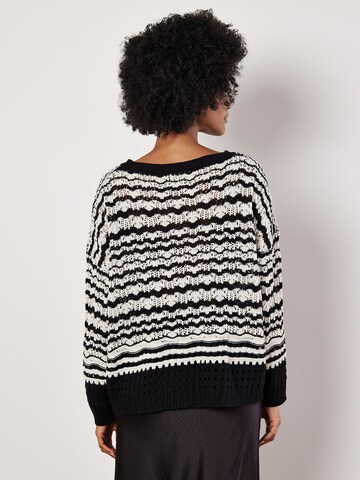 Apricot Pullover in Beige
