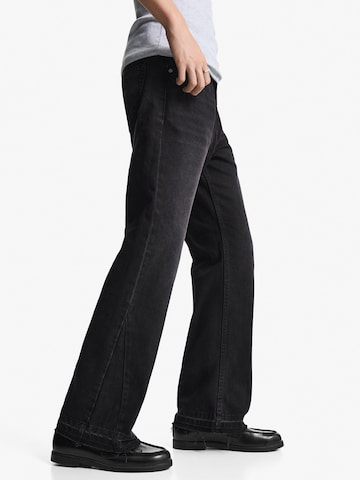 Bershka Regular Jeans in Schwarz