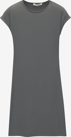 Rochie de la Pull&Bear pe gri: față