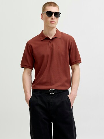 JACK & JONES T-shirt 'JJEAustin' i röd: framsida