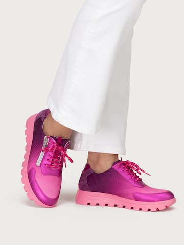 Sneaker bassa di VITAFORM in rosa