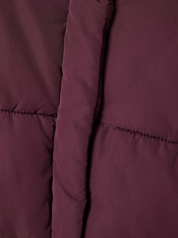 BershkaZimska jakna - crvena boja