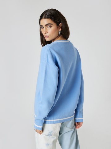 About You x Nils Kuesel Sweatshirt 'Elia' in Blau