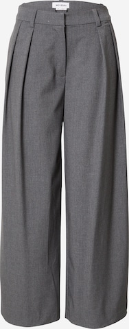 WEEKDAY Pleat-front trousers 'Hazel' in Grey: front