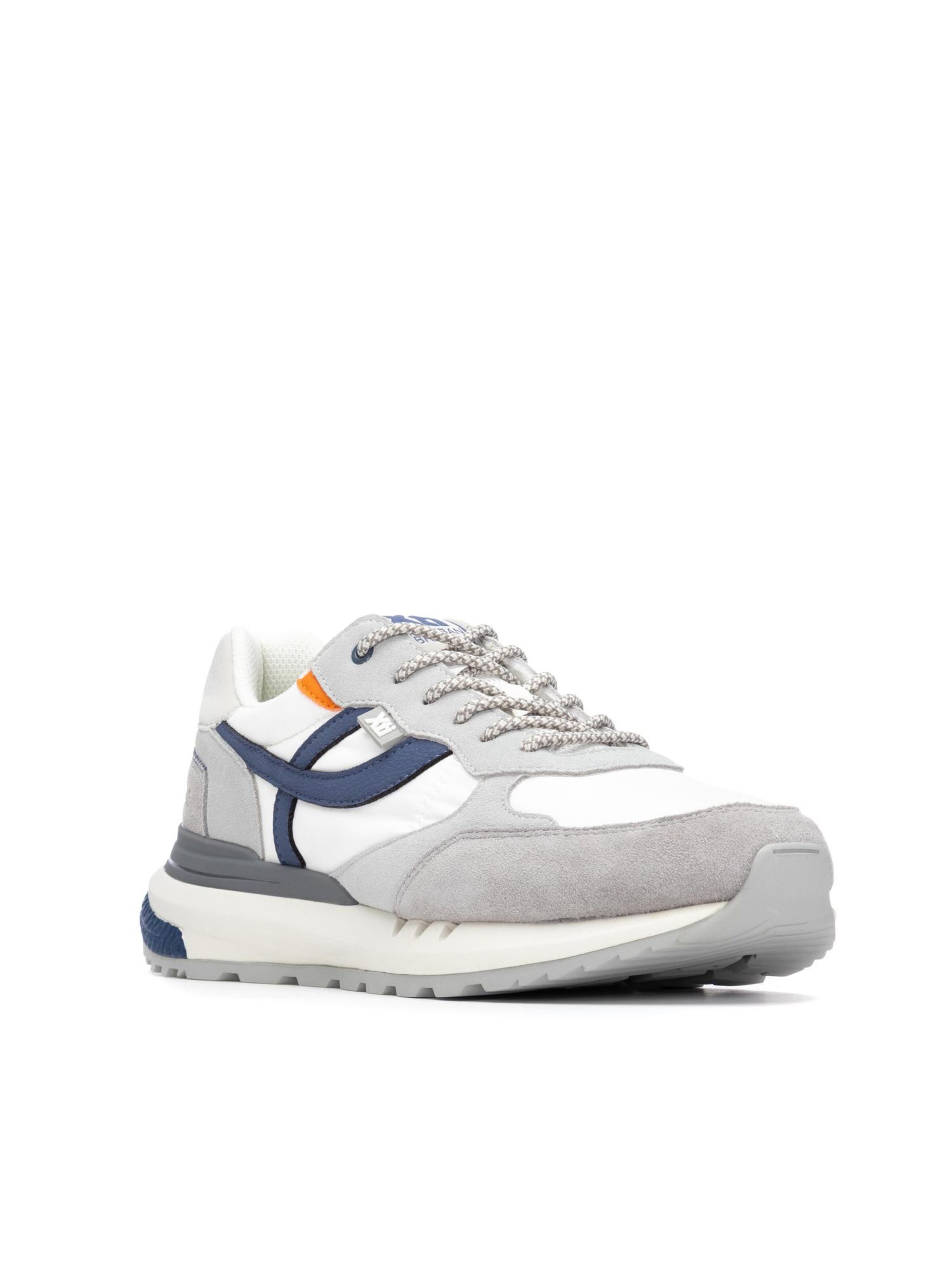 Xti Athletic Shoes in White
