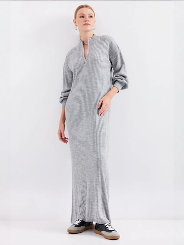 Bigdart Gebreide jurk in Grijs: voorkant