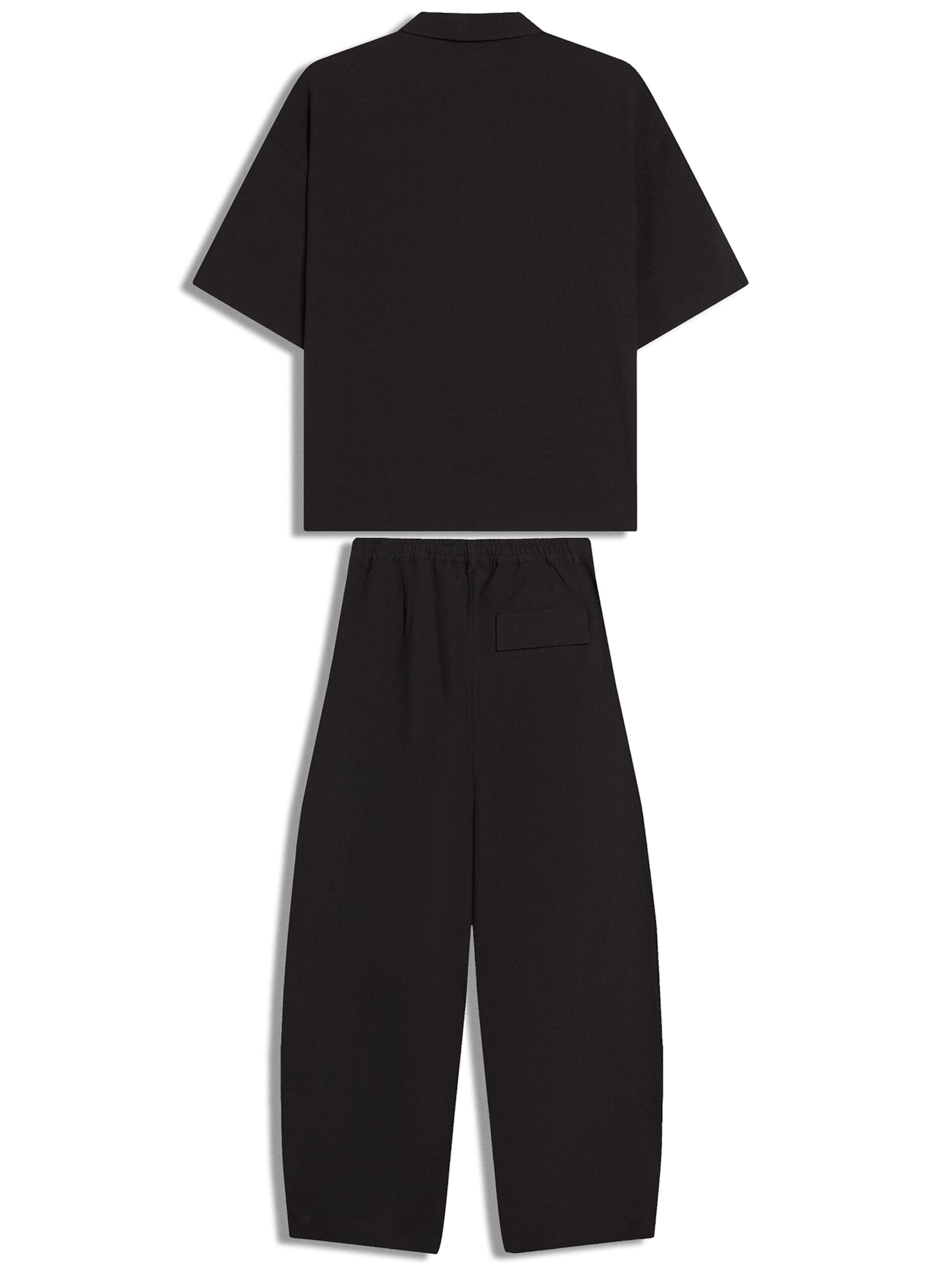 Trening de la Bershka pe negru