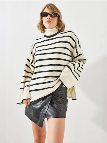 Pullover extra large di Bianco Lucci in beige