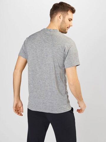 T-Shirt fonctionnel PUMA en gris