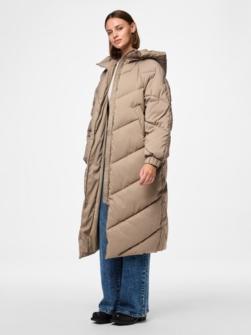 Cappotto invernale 'PCNocelyn' di PIECES in grigio