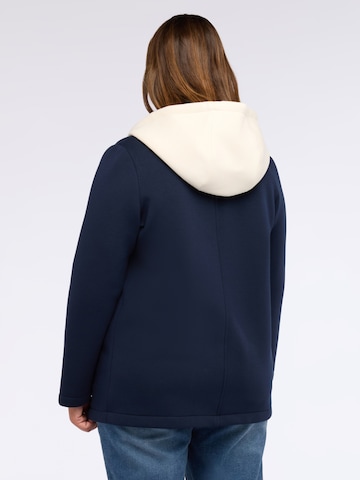 Cappotto invernale di Fiorella Rubino in blu