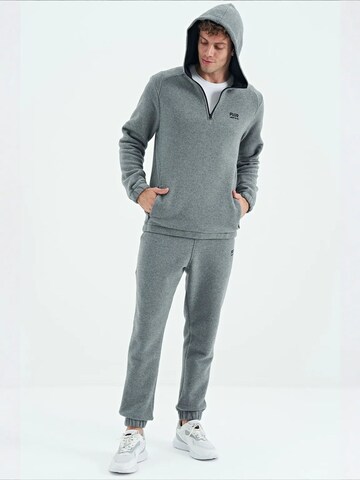 Tommy Life Tracksuit 'Aktive Sets' in Grey