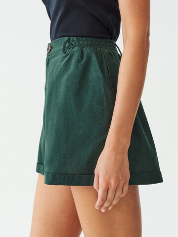 Calli Lużny krój Spodnie 'CHARLIE' w kolorze zielony: tył
