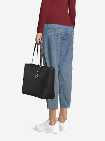 Calvin Klein Shopper in Black