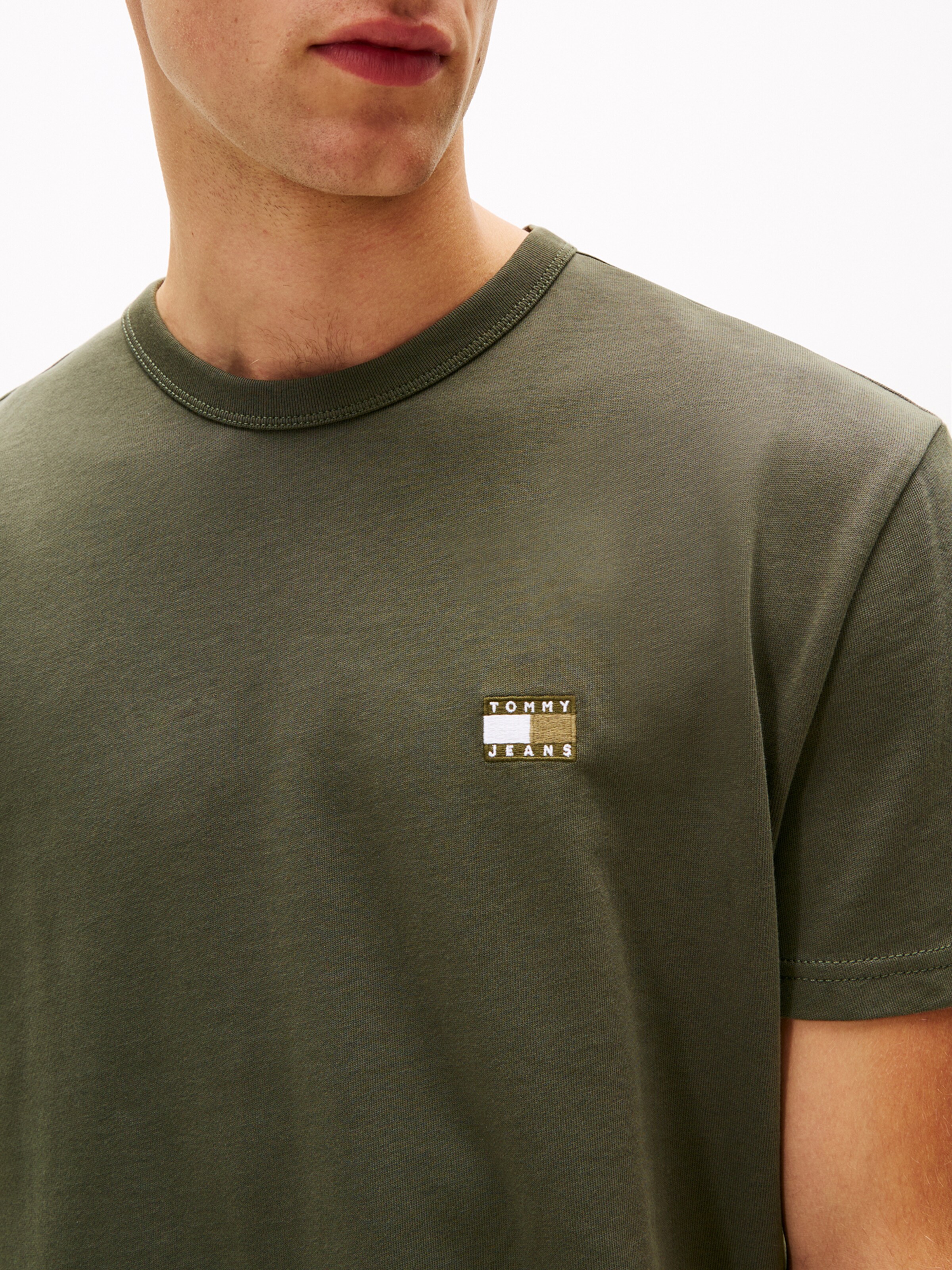 Tricou de la Tommy Jeans pe verde