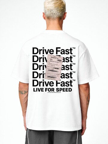 DriveFastDieYoung Shirt 'Strafzettel' in White