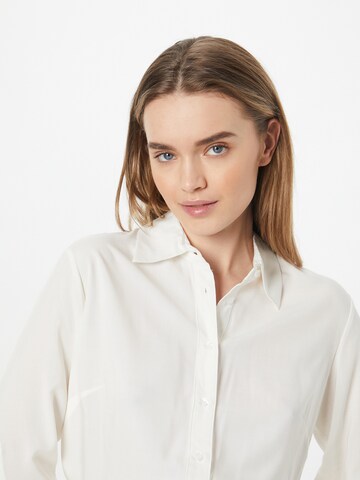 Camicia da donna 'Fiabiola' di ZABAIONE in bianco