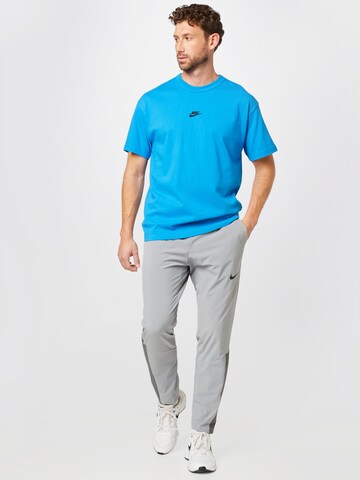 Nike Sportswear T-Shirt 'Essential' in Blau