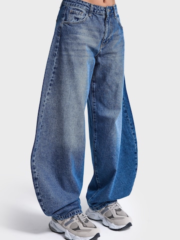 IT'S BASIC - Tapered Vaquero 'MEGA BALLOON MID RISE JEANS' en azul
