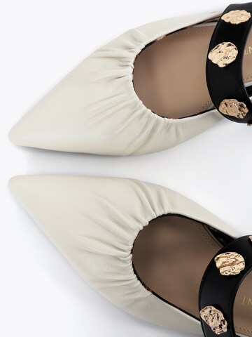 Lola Casademunt Nizki natikači | bela barva